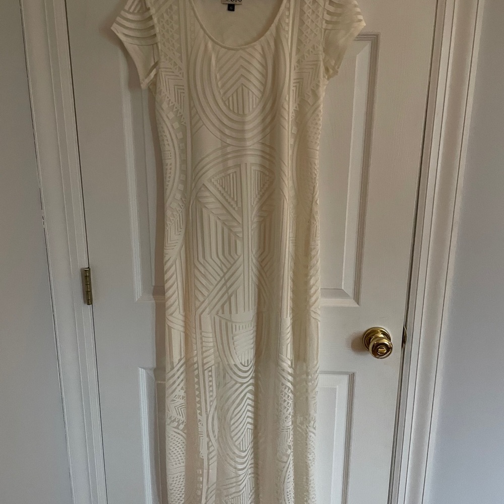 (M) Long White Dress with liner